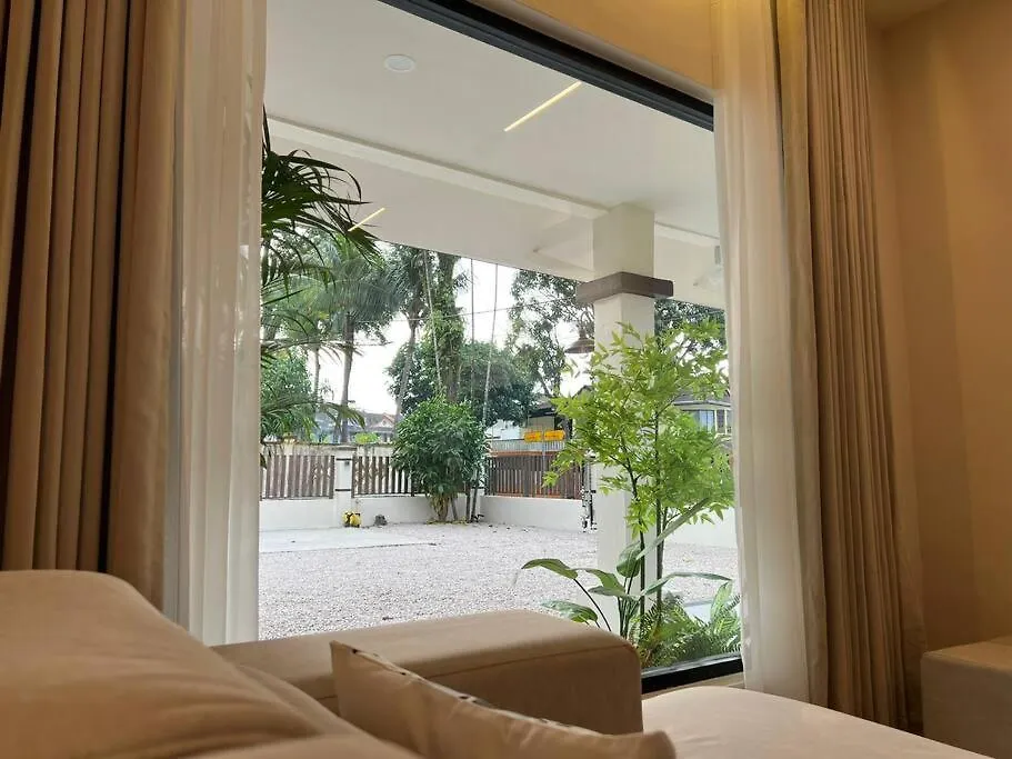 The Grove Cottage - Johor Bahru 0*,  Malaysia